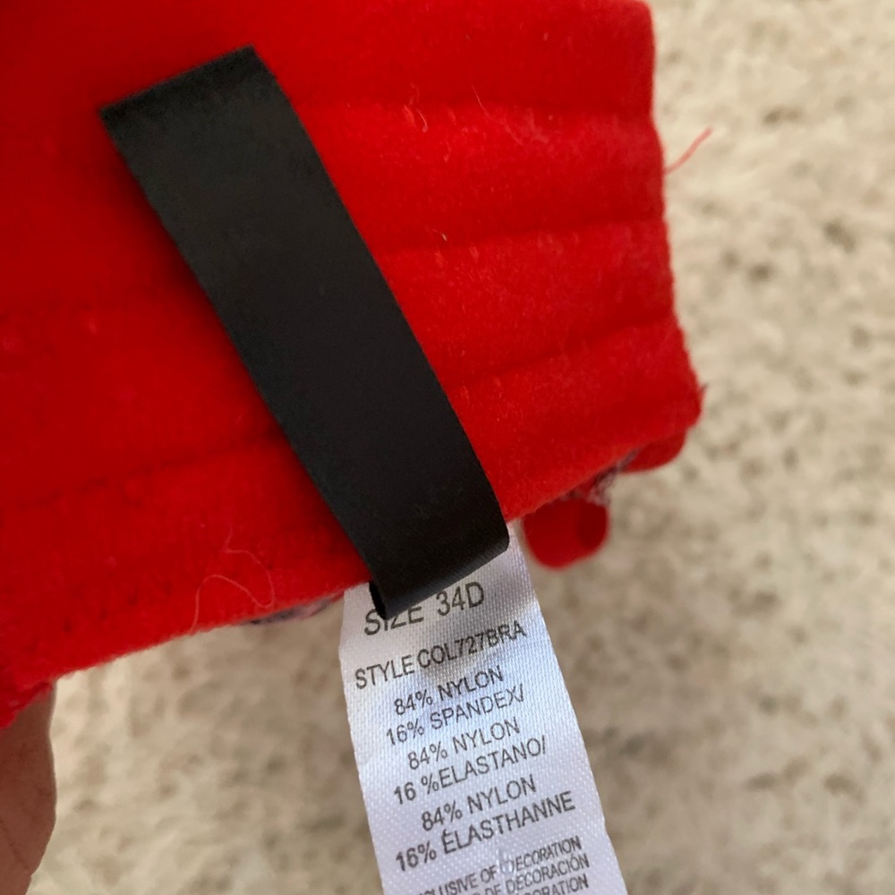 Red lace bra - Picture 2 of 2